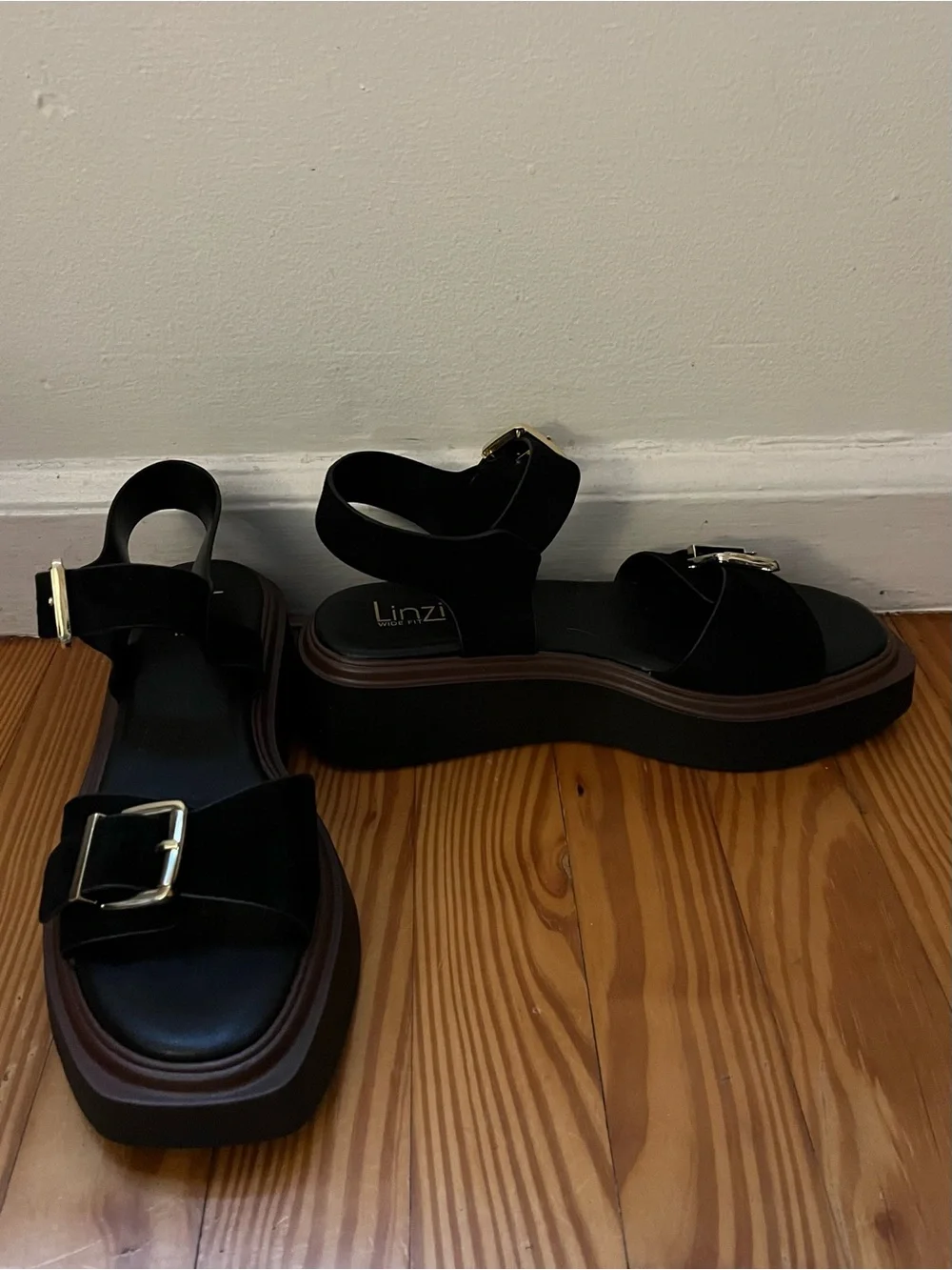 Source Wide Fit Black Flatform Buckle Sandals US size 8